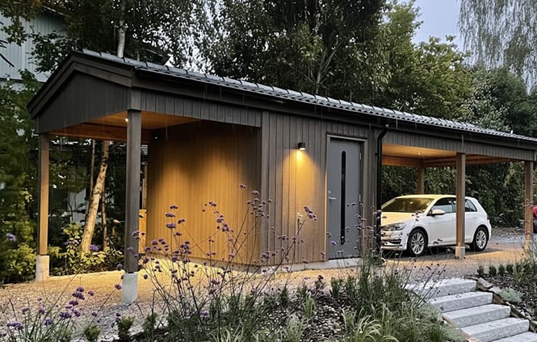 Villa med garage och carport